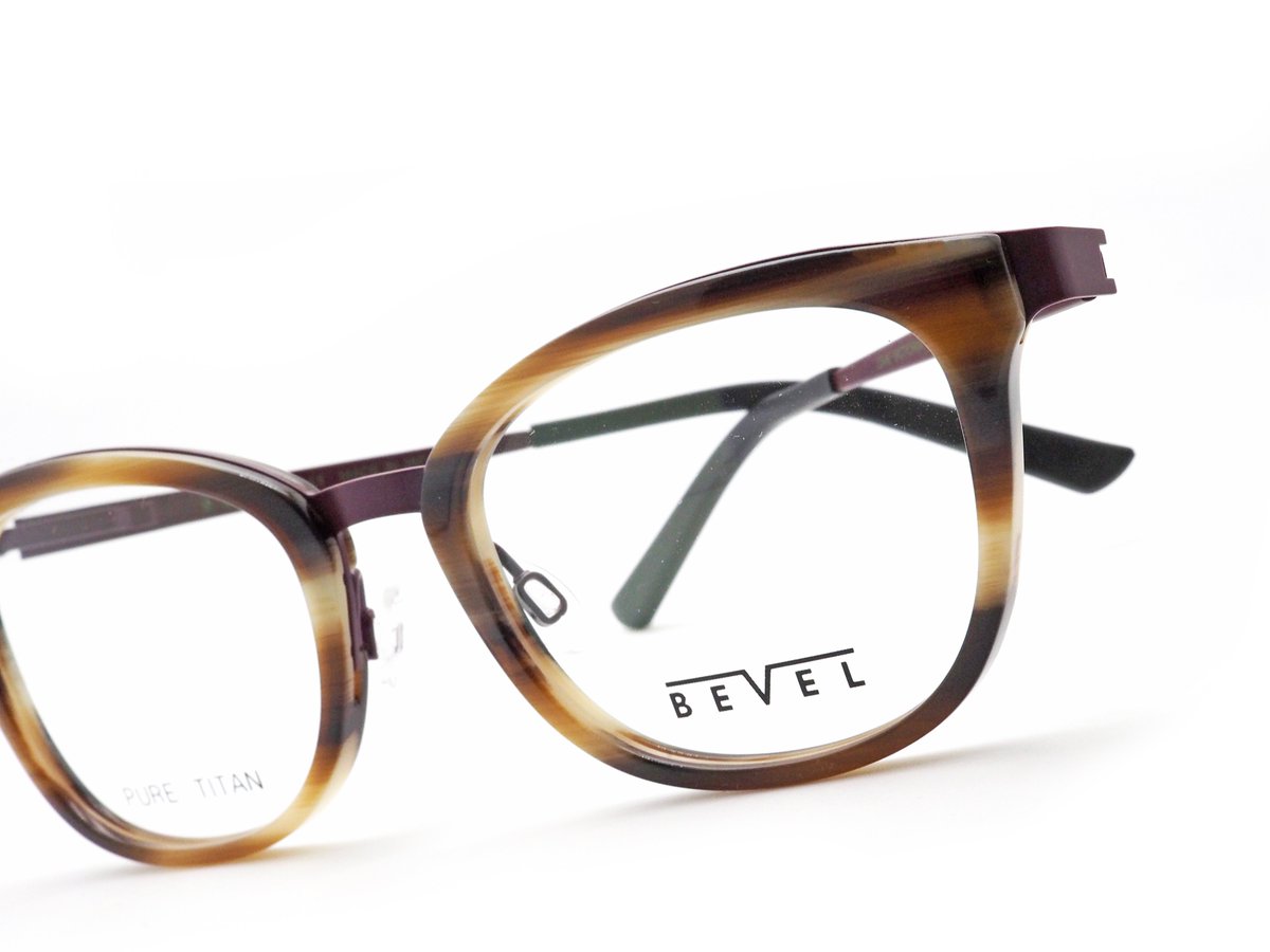 kbt_1950's tweet image. こんにちは、眼鏡工房久保田です。BEVELさんのコンビネーションモデルの、別カラーが届きました！ホワイトブラウンとバーガンディーの、艶やかなカラーリングが素敵です。ぜひぜひこの機会にご覧くださいませ。 #BEVEL #bevelspecs 

mega-kbt.com/bevel-2546vict…