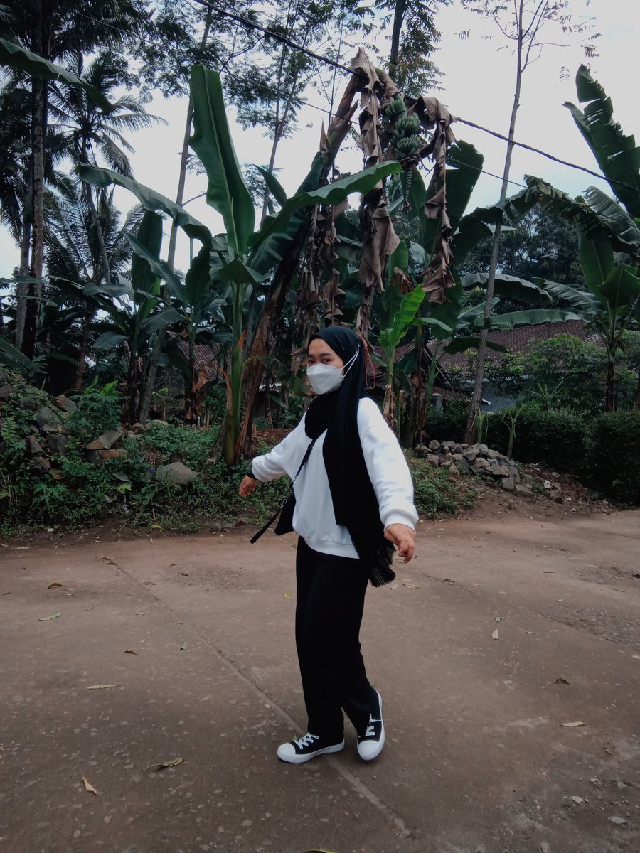 izzythanu's tweet image. uh oh