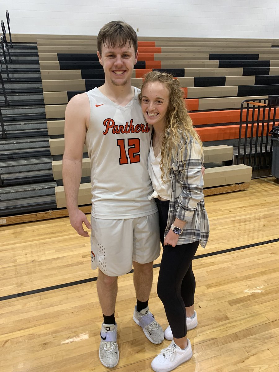 gracebakerr_'s tweet photo. Same flannel, same best friend, even more love. Watching you do what you love the past 4 years has been my favorite. I’m so proud of you Hunt ❤️ (3 years of difference did us good) @hunterkellogg2 https://t.co/2S5J7VSu82