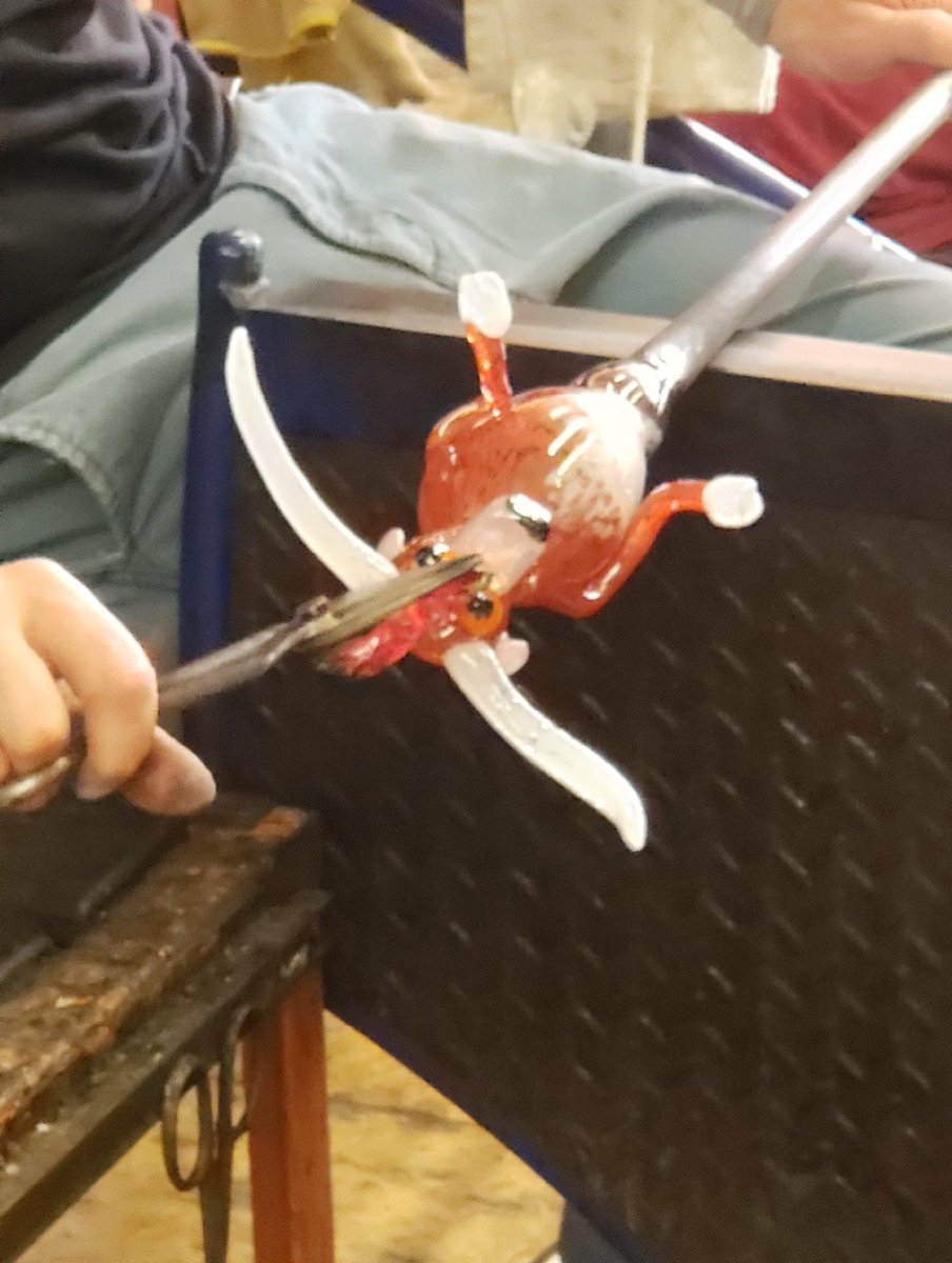 LKMSLightning's tweet photo. Mr. Feldtman Longhorns had a great time today at Central Glassworks bring their 2D art to life as a 3D sculpture. Thank you #Olympiclimo #CowlitzTribalFoundation #CentralGlassWorks #YCS #NEU https://t.co/8OyHhEae7Q