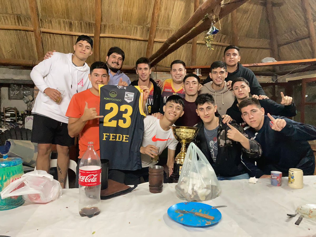 LosMalvis's tweet photo. arranca el finde de festejos del campeon 🏆🥇 https://t.co/15UKUTfx1H