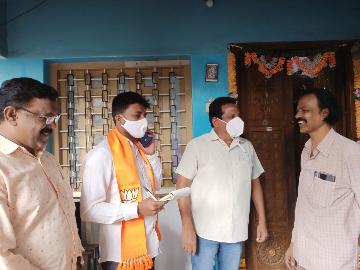linganagowdru's tweet image. Under the guidance of our Guru, we visited the house in the Booth at Shivnagar ward in Rajajinagar constituency and were informed about the activities of the BJP government and our legislators..

#boothwork 
@narendramodi @AmitShah