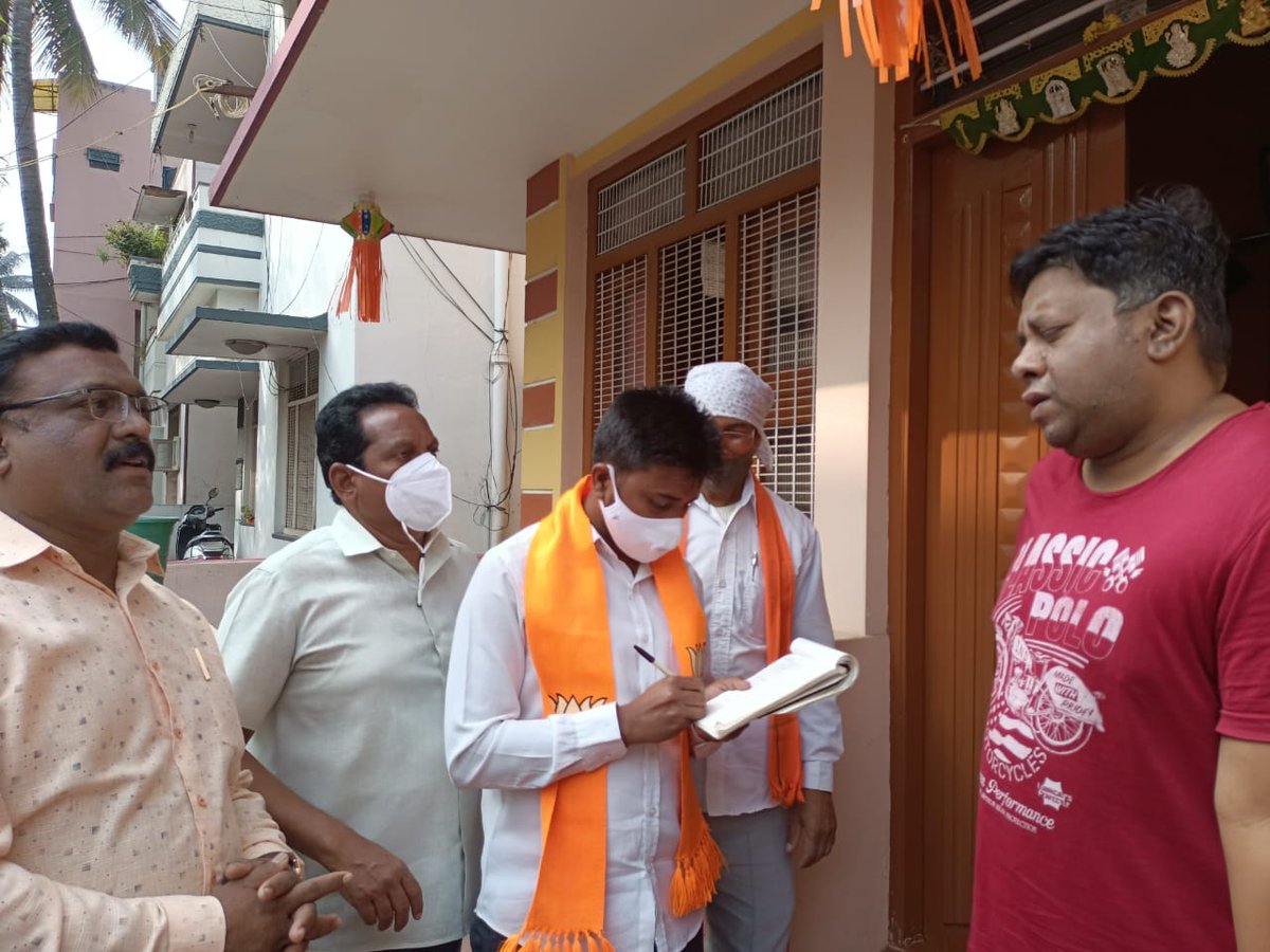 linganagowdru's tweet image. Under the guidance of our Guru, we visited the house in the Booth at Shivnagar ward in Rajajinagar constituency and were informed about the activities of the BJP government and our legislators..

#boothwork 
@narendramodi @AmitShah