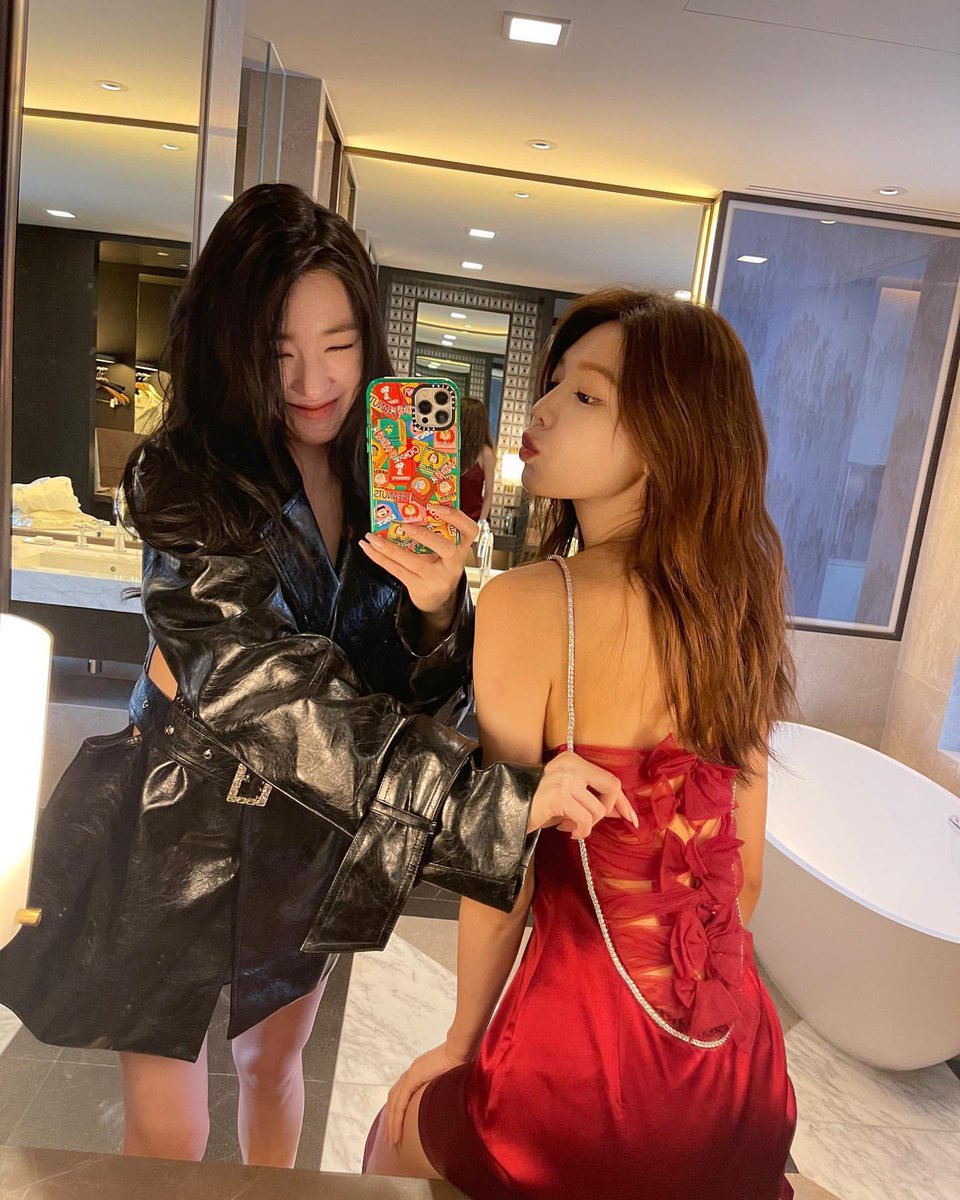 dearyouaremine_'s tweet photo. 생일 맞은 수영 쏘 골져스하고요
티파니 수영 우정 넘 응원해➿ https://t.co/RGjWYGoCt1