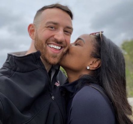 stellaspeaks1's tweet photo. Love is Blind was created for Lauren and Cameron to meet and fall in love. That’s it. 
Season 2 is not doing it for me yet🥴 #LoveIsBlind #loveisblind2 https://t.co/NUEpqUaYFe