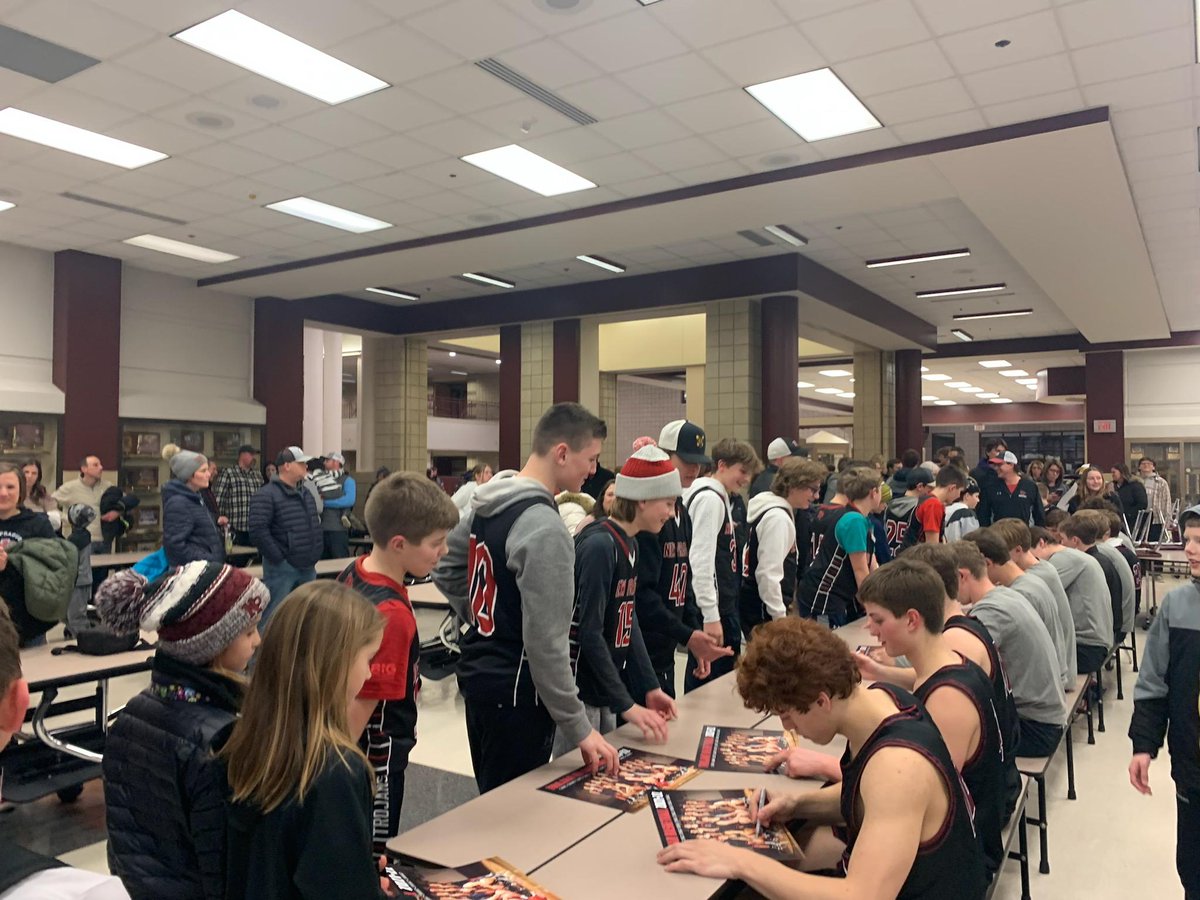 NBoysbasketball's tweet photo. A great night with our youth players!! https://t.co/DZxKmDxHPo