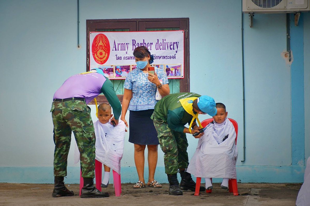 1st_Army_Area's tweet photo. “Army  Barber Delivery”

 เมื่อวันที่ 11 ก.พ.65 
พล.ร.2 รอ. โดย ร.2 รอ. จัดชุด #จิตอาสา #บริการตัดผม ให้กับเด็กนักเรียน เพื่อเป็นการ #ลดค่าใช้จ่าย เบื้องต้นให้กับผู้ปกครอง  ณ  โรงเรียนวัดประสาทรังสฤษฎิ์ ต.หนองแสง อ.ประจันตคาม จ.ปราจีนบุรี 
#กองทัพภาคที่1 https://t.co/9sQIHZsu6d