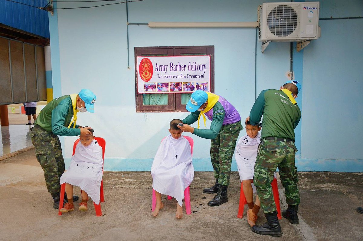 1st_Army_Area's tweet photo. “Army  Barber Delivery”

 เมื่อวันที่ 11 ก.พ.65 
พล.ร.2 รอ. โดย ร.2 รอ. จัดชุด #จิตอาสา #บริการตัดผม ให้กับเด็กนักเรียน เพื่อเป็นการ #ลดค่าใช้จ่าย เบื้องต้นให้กับผู้ปกครอง  ณ  โรงเรียนวัดประสาทรังสฤษฎิ์ ต.หนองแสง อ.ประจันตคาม จ.ปราจีนบุรี 
#กองทัพภาคที่1 https://t.co/9sQIHZsu6d