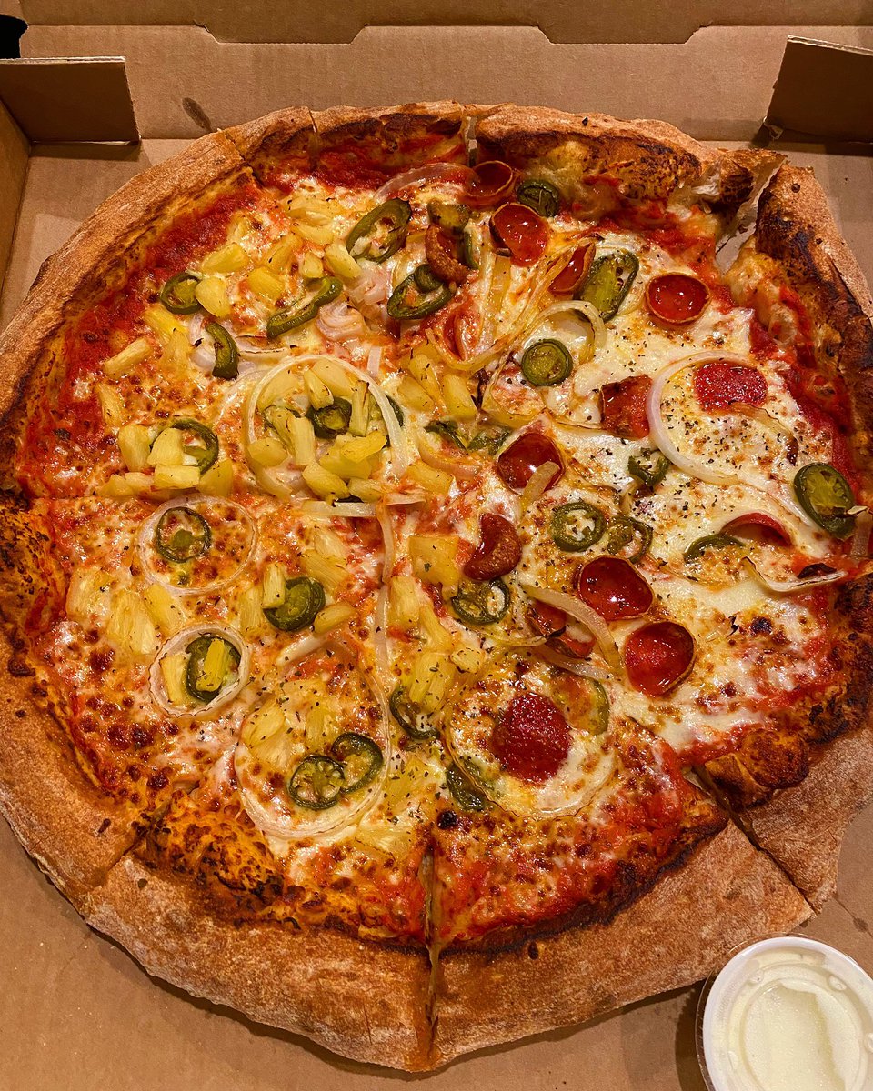 meghamcswain's tweet photo. House divided. πππ€·π»ββοΈ @pinkspizza
#pinkspizza #houstonpizza #pineappleonpizza #goof #gardenoakspizza #houstonfoodies #pizzaporn @HoustonHeights @gardenoakshoutx https://t.co/ItejOyMdRp