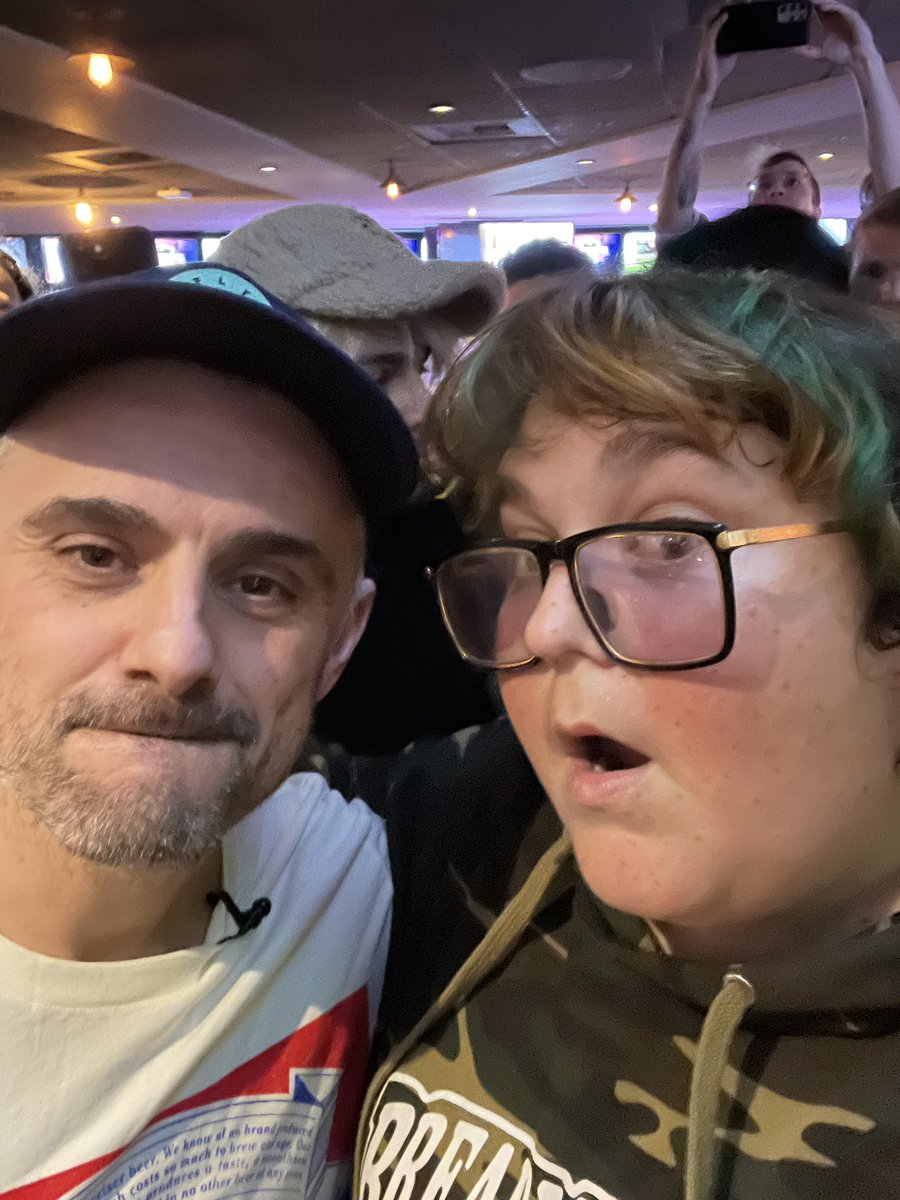 andymilonakis's tweet photo. Met the homeboy @garyvee https://t.co/jhQ2LLydT8