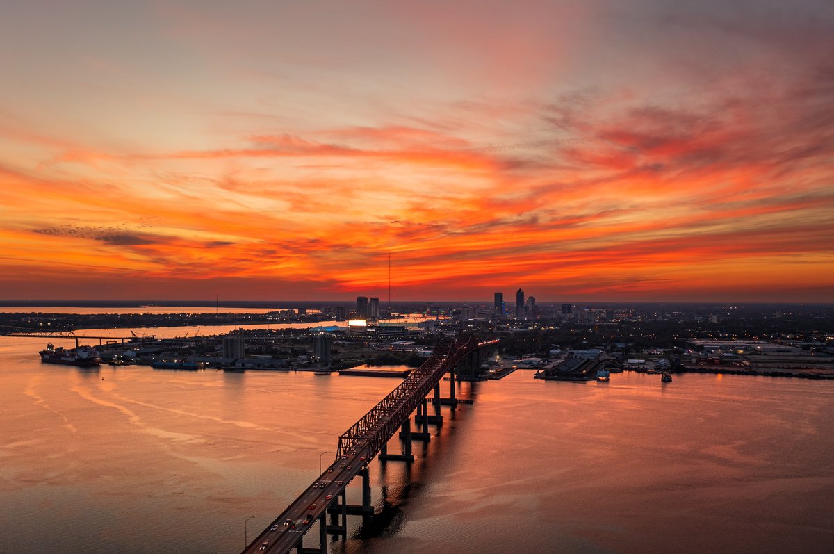 jmojax08's tweet photo. The St. Johns River was on fire tonight!
@ActionNewsJax 
#dronephotography
#sunsetphotography
#Florida https://t.co/PEUkJOxsE8