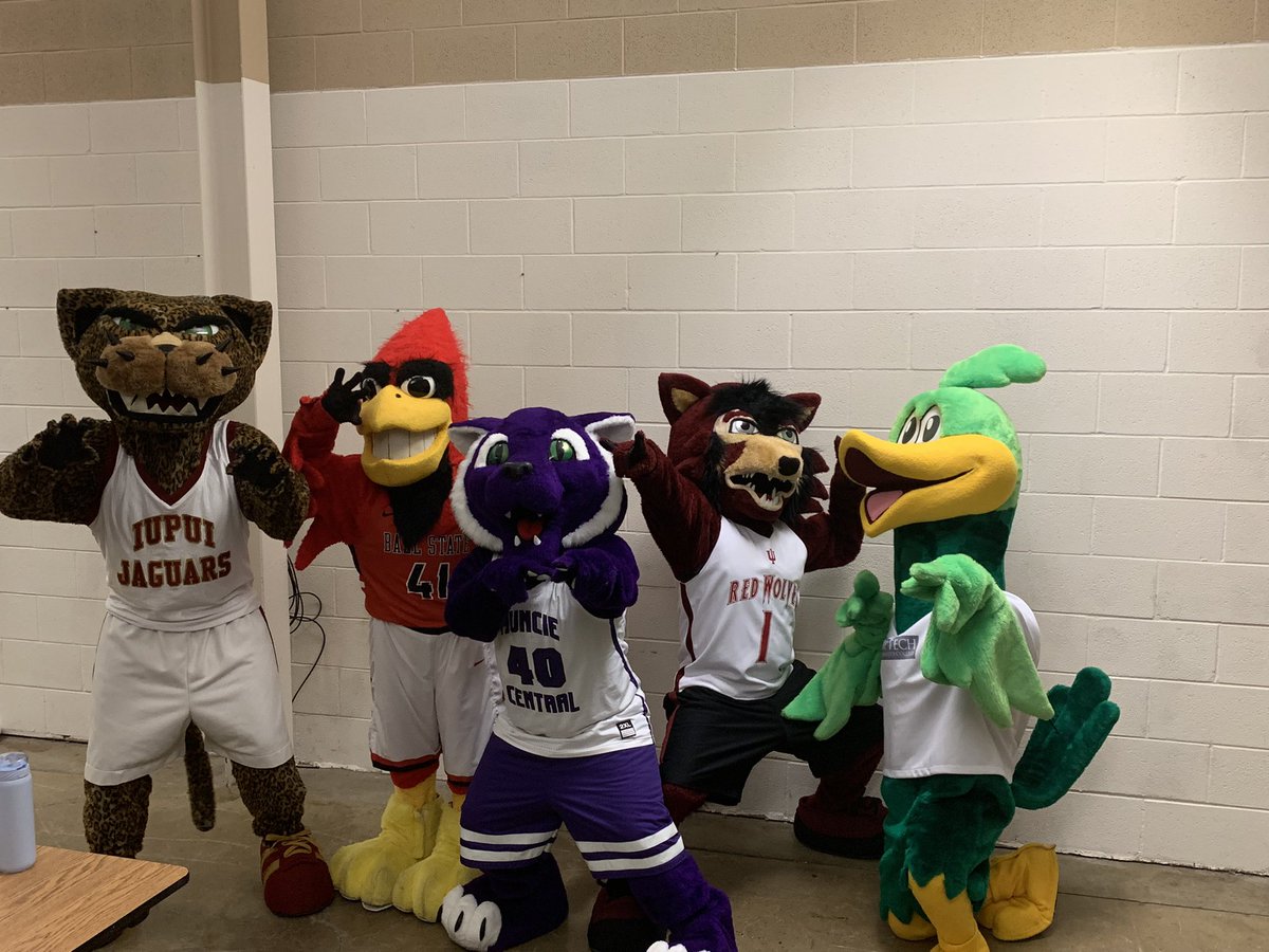 BearcatBeau's tweet photo. Had a GREAT birthday! Thanks Jawz, Rufus, Charlie, Rudi, and the former mascots for coming to celebrate with me. https://t.co/uQj3DNmGOH