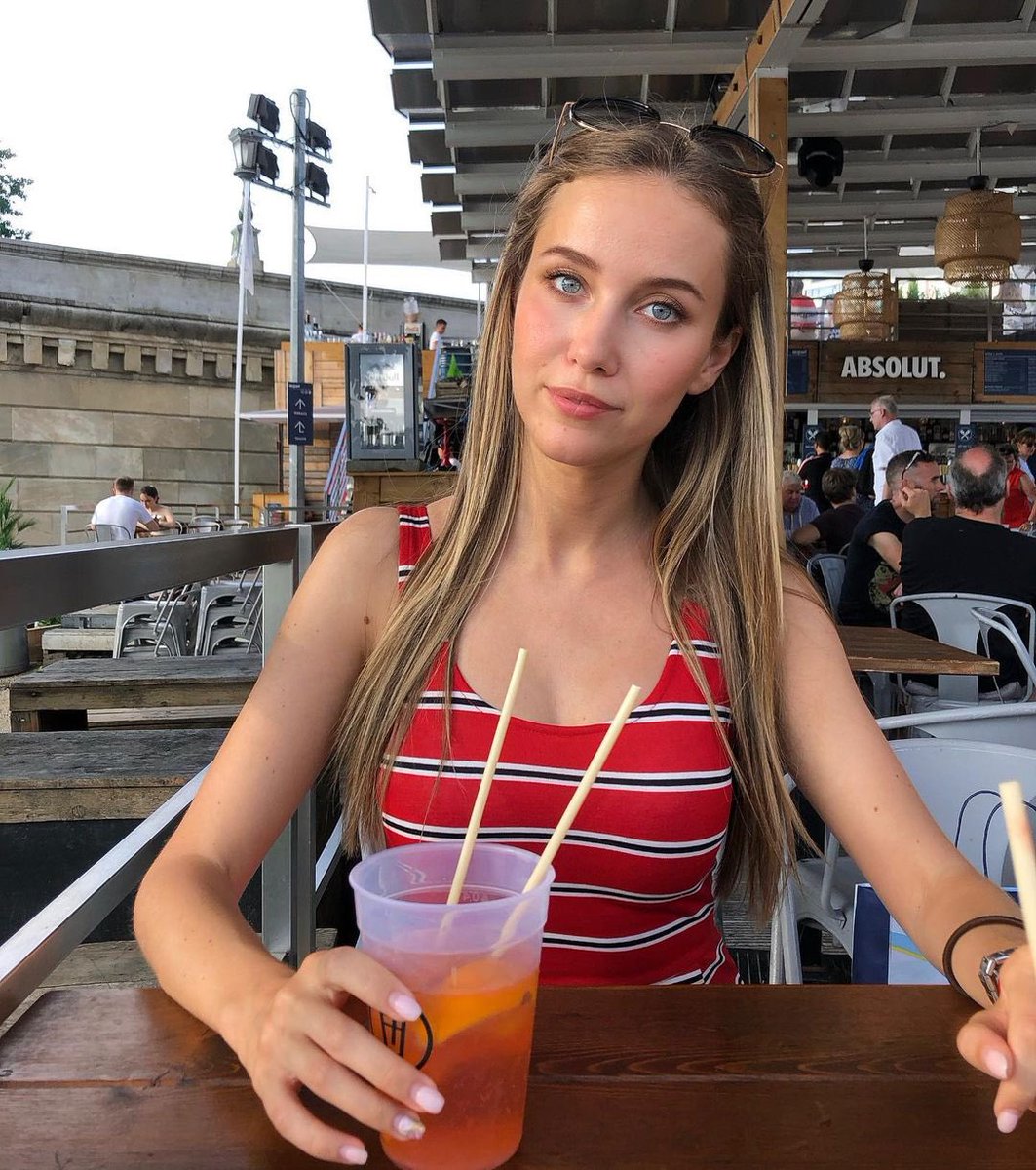 Anya1371992's tweet photo. Traveling can be a wonderful experience ☺️☺️☺️🌎🌍🌏
#travel #walking #downtown #usa #my older sister https://t.co/2vgrakLS4h