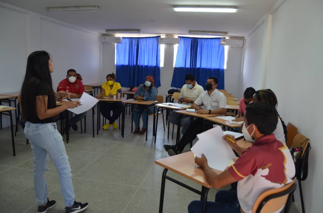 josemvasquez's tweet photo. Instalamos en la primera fase la jornada de debate y reflexión por las 3R.Nets

Junto al partido, el congreso de los pueblos, diputados y legisladores, iniciamos con la instrucción del Pdte @NicolasMaduro

Ahora vamos a cada municipio y comunidad a debatir junto al pueblo. https://t.co/69GMapITPw