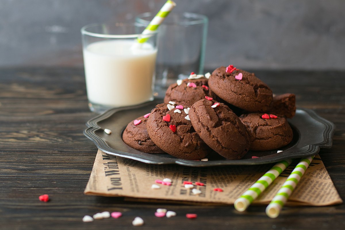 MommysPlaybook's tweet photo. Valentine's Day Recipes are going up on the blog!  Hop over to grab the recipe for these No Mixer #Chocolate Cookies! It's so easy your kids can make them!

GRAB IT HERE: https://t.co/GLsCbYPBSK

#ValentinesDay2022 #VDay #Desserts #Recipe #SweetieSweets #Cookies https://t.co/CVVnBG2wwB