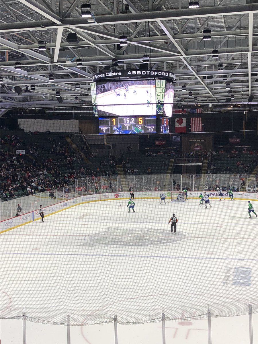 abbynucksreport's tweet photo. Blowout here in Abbotsford. 5-1 after 1. #abbycanucks https://t.co/iMsPLXeB8S