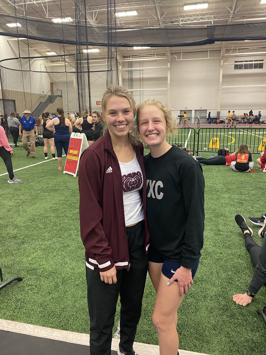 CoachOlszowka's tweet photo. Love it when my BlueJays are competing in college and still take the time go get me a picture…💙 ⁦@_mia_reed_⁩ &amp; ⁦@MorganGratza⁩ https://t.co/ViY6jmTf86