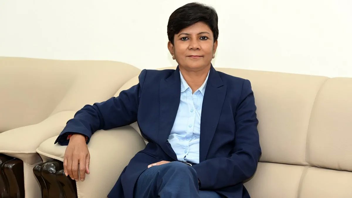 HRithmeticSol's tweet photo. Sukla Mistry appointed as first woman #Director on the @IndianOilcl board.
She is appointed as "Director - Refineries".
#Leadership #BoardroomDiversity #GenderDiversity #BoardDiversity #Diversity #Inclusion #WomenLeaders #HRithmeticSolutions
https://t.co/1UvBrKdJbP https://t.co/nVf30B2dEv