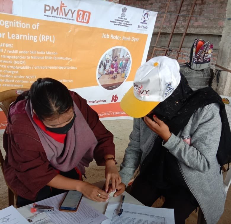 GrowPvt's tweet photo. Textile SSC Assessment conducted under Handloom Sector in Manipur , for the job Role : Hank Dyer By Growwell on 3-2-22 @TextileSSC @NCVETIndia @MSDESkillIndia https://t.co/1jGNymeh8B