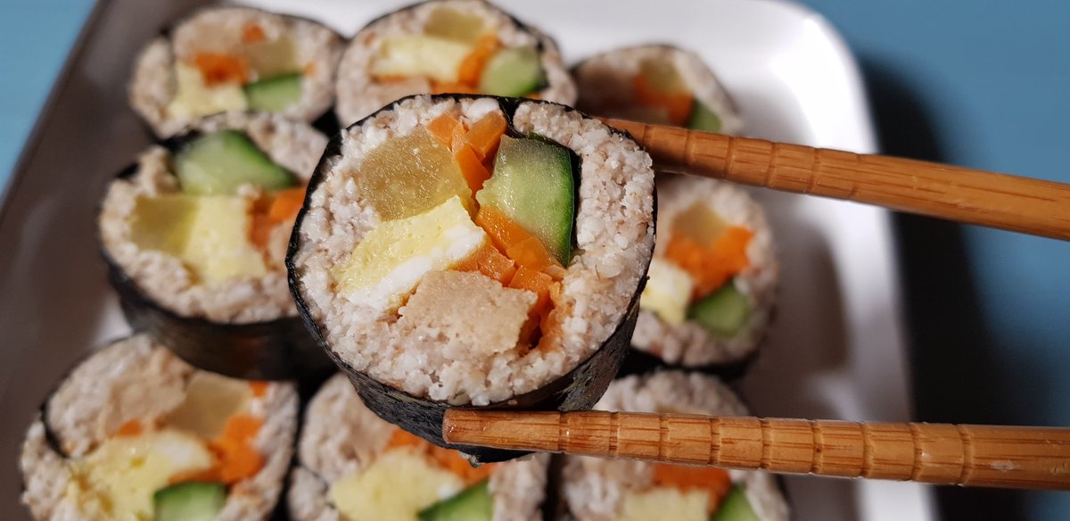 로푸드 김밥!~~ 😍
현관문을 여니
아랫집에 사는 언니께서
살~짝 놓고 가셨네요.
맛나게 잘 먹었습니당!~~😉😋🤗