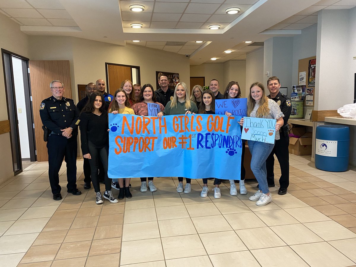NorthGolfCoach's tweet photo. McKinney North Girls Golf supporting our 1st Responders at our McKinney Police Department! #misdcharacterreps #beintentional https://t.co/SOA8o6b1R7
