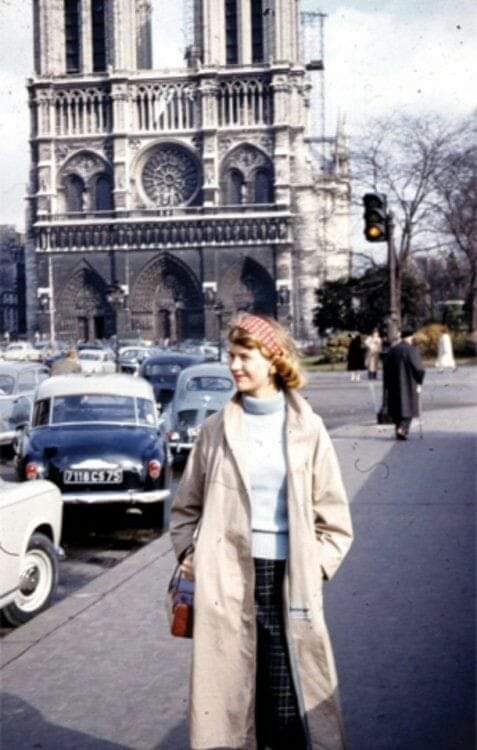 literlandweb1's tweet photo. "Recuerda, esto es el ahora y el ahora. Vívelo, siéntelo, aférralo".
Sylvia Plath https://t.co/jWyjdXTkHz