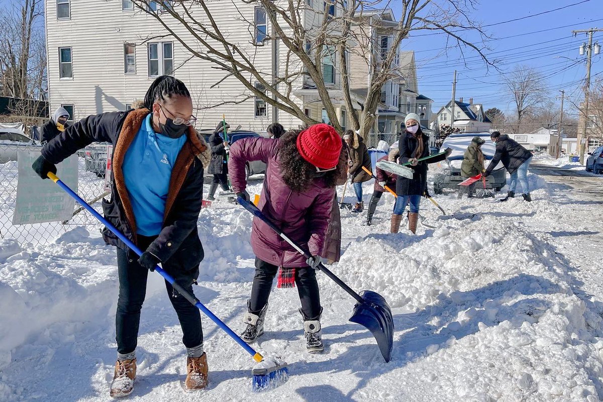ASEZ_EastCoast's tweet photo. ASEZ members in Connecticut went out to help residents in Waterbury with a little snow removal. The weather did not stop them from carrying out their scheduled street cleanup, however instead of trash, they picked up snow. #asez #wmscog #waterbury #snowstorm2022 https://t.co/2sO0qTWJyT