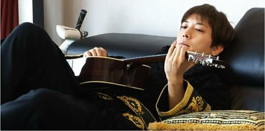 kath_jyholic's tweet photo. Me: He must be bored at home :(

Yonghwa rn: https://t.co/ythVJNCHVr