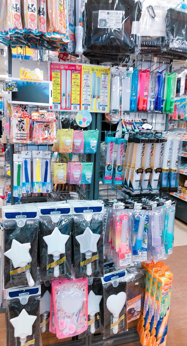 グッズ情報】 当店大阪日本橋店ではペンライトを各種販売中です