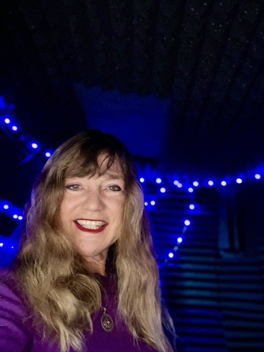 jessicasvoice's tweet photo. Happy Friday, y’all. I hope you’re going to do things you love, with people you love, or just pouring a bunch of love over yourself this weekend. 

Why not? 
#boothie #HappyFriday #SpreadLove #HappyValentinesDay 
#voiceoveranimation 
#internationalvoice #games #HappyFriday https://t.co/Lnh36awAVT