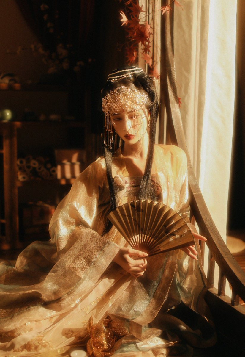 Có một số người tồn tại là để nhắc nhở bạn không thể để bản thân mình trở thành loại người như vậy.
#cosplay #mỹnhânthiênhạ