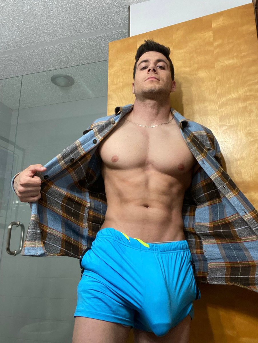 brookslockk's tweet photo. BOTTOMS RETWEET😈 https://t.co/KNLzumxaqR