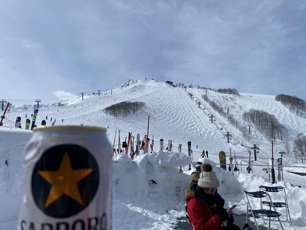 opi_kg's tweet photo. 日差しが温かくテラスビール😁 https://t.co/9xiWvBObJy