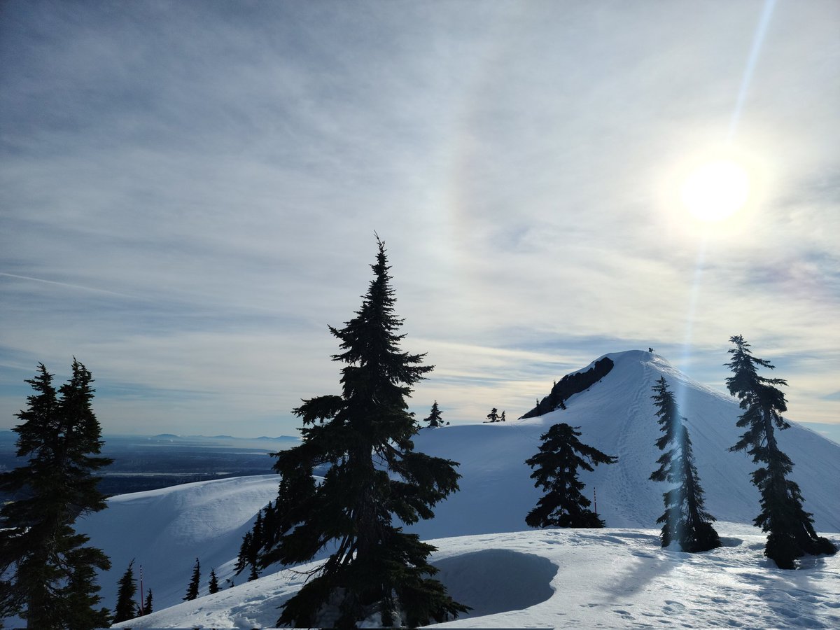 LV_LIVING's tweet photo. Stellar sunny day hike up to #firstpump at #mountseymour. Trail conditions are hard packed all the way up. Corn snow at the top can be slick. Microspikes +poles are a must (in addition to the essentials)! Have a lovely weekend adventurers!!! ๐ฅพโ๏ธโ
#NorthVancouver https://t.co/FN2CVKhchz