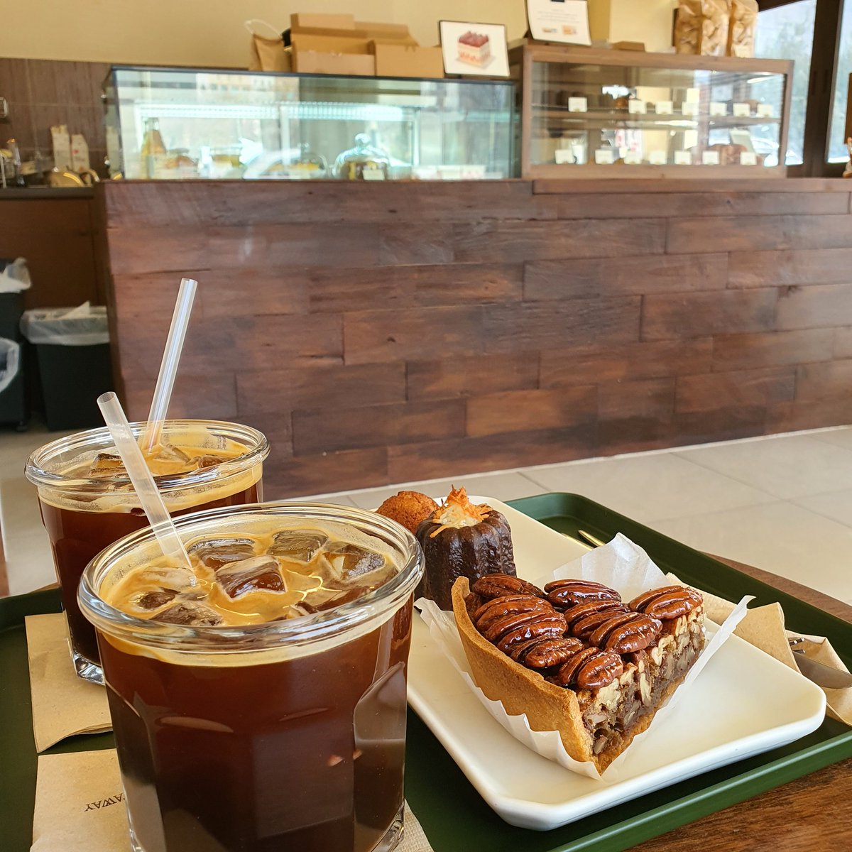 역시 주말은 카페에서 여유롭게 !
남자둘이....

#섹트 #맘눌뎀 #일탈 #오프 #건오 #수원