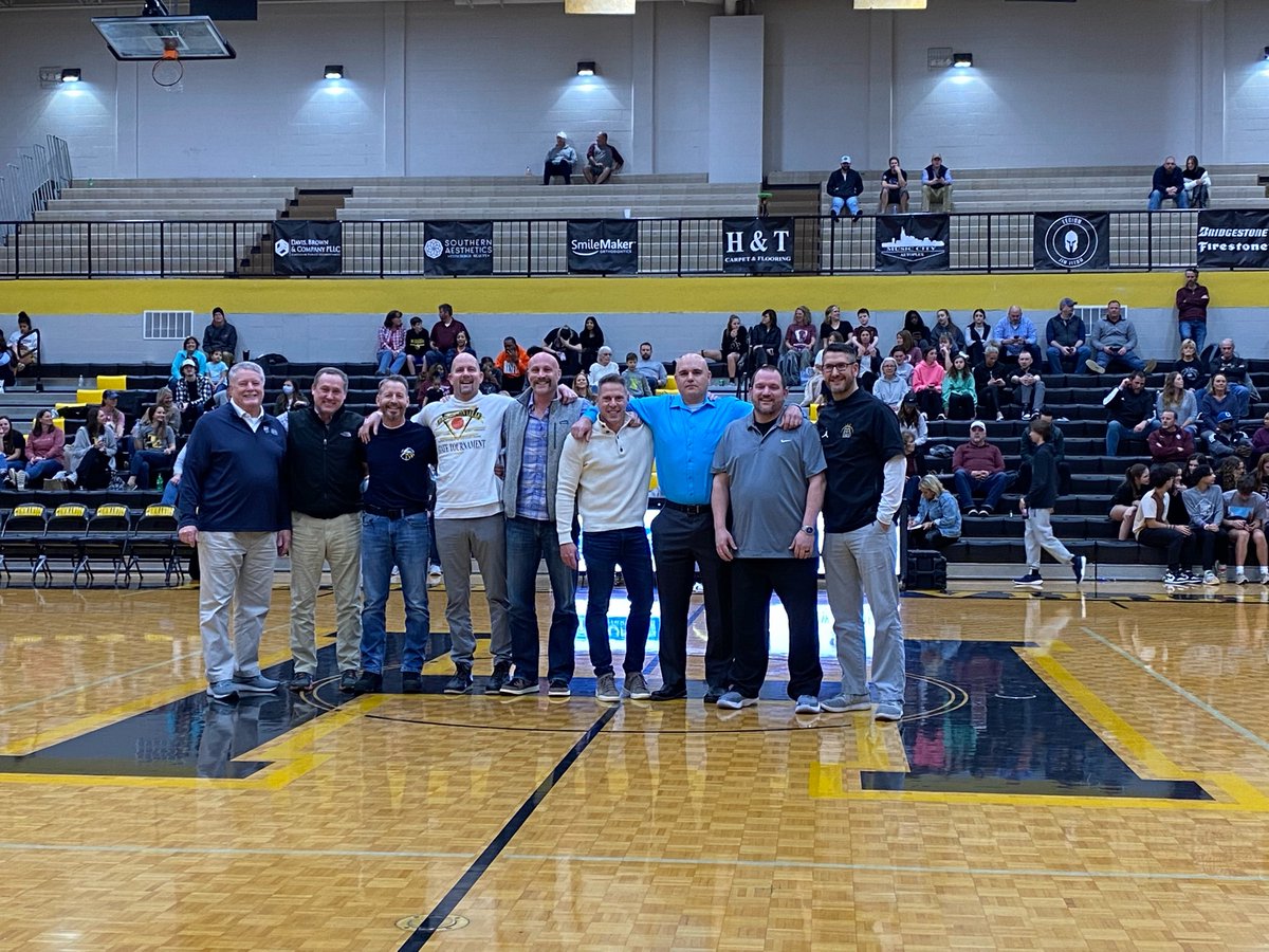 kerrywest20's tweet photo. Great night honoring our 1992 @hhscommandos team! First boys team at HHS to make it to the state tournament. Great to have everyone back @christy_brown23 @courtney2017 @BobCotterHHS https://t.co/LLjrSQKtnn