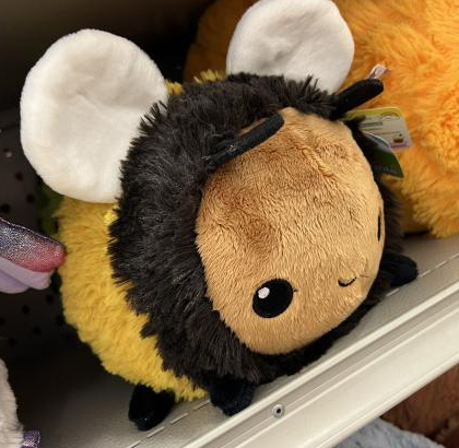 Bec_TwitchAlt's tweet photo. I DO NOT NEED THIS SQUISHMELLO BEE, I DO NOT NEED THIS SQUISHMELLO BEE, I DO NOT NEED THIS SQUISHMELLO BEE, I DO NOT NEED THIS SQUISHMELLO BEE, I DO NOT NEED THIS SQUISHMELLO BEE, i DO NO- 😭😭😭😭 https://t.co/D2AfnVvzwQ