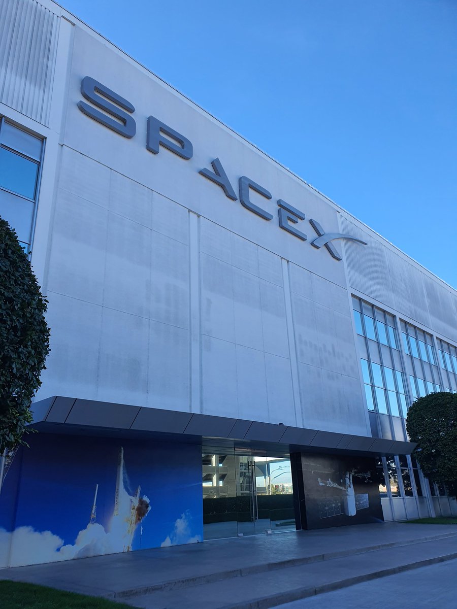 A day with CG @SaralambaTor at SpaceX Headquarter.
-The office is just a cargo filled with hardworking engineers and a lot of rocket components. No 📷 allowed inside.
- A good dose of imagination booster.

#Falcon9 #Starship #Starlink #reusablerocket #SpaceEconomy
#SpaceX
