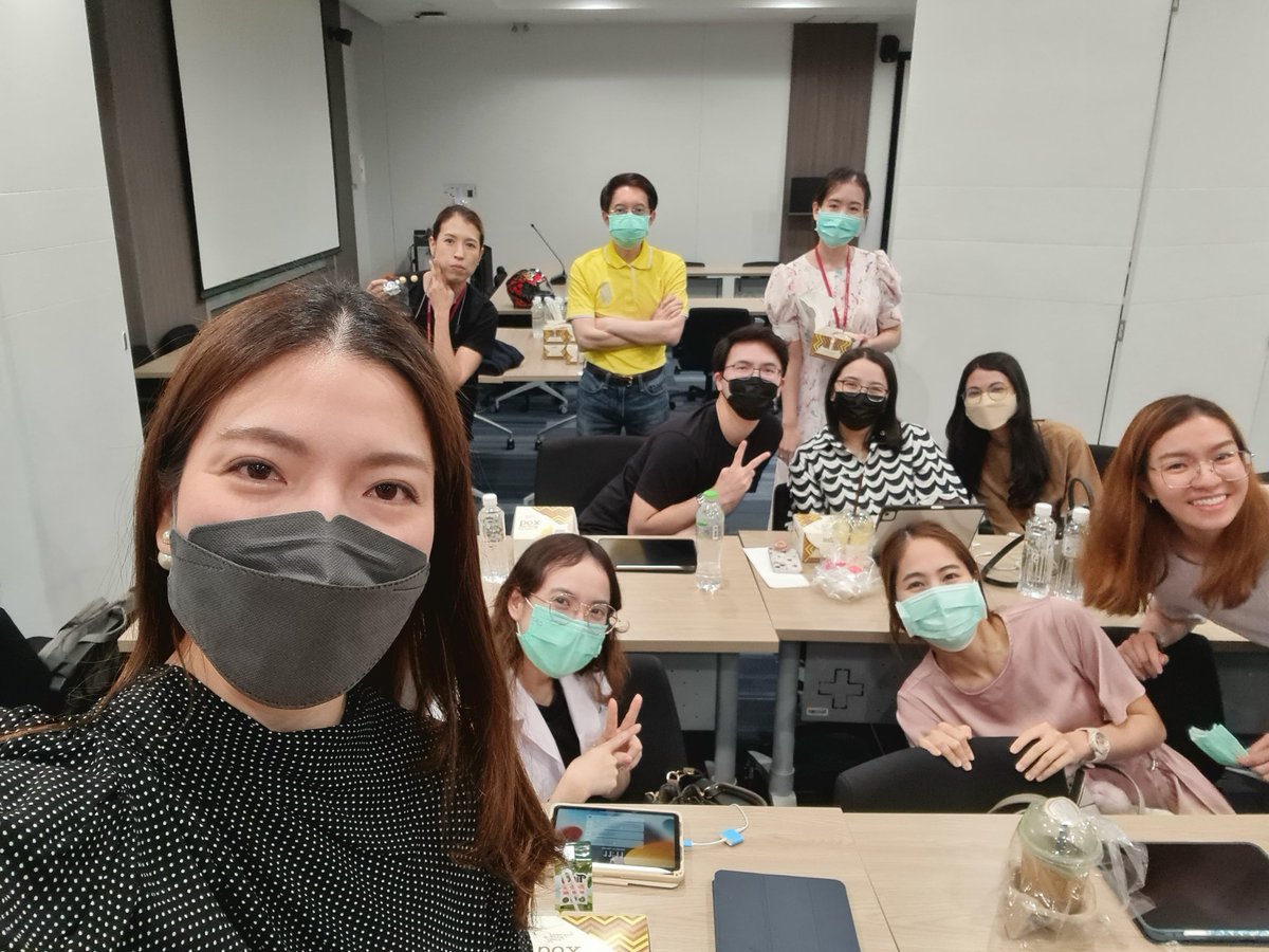 sarinistic's tweet photo. Feeling fantastic to host the morning session of the 17th #THASTRO refresher course for #radonc residents.
Saying hello to the #online attendees from the #onsite team :) https://t.co/syPGzkI2Rc