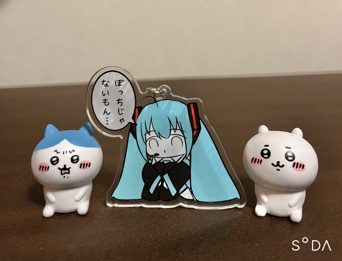 今年の運を全て捧げて、えねさんちのおチビちゃんアクキーと色紙を頂きましたー!めっちゃ可愛い(˶ˊᵕˋ˵)さっそくバッグにつけちゃった、いい感じ!
えねさんありがとうでした～!☺️ 