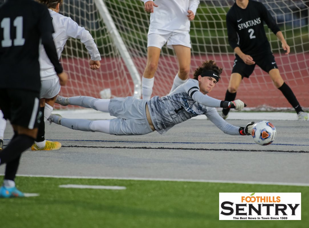 Highschoolsptph's tweet photo. Men's soccer 1st round CIF, Villa Park HS takes an epic win at home in overtime against Edison 3-2. @VPHSathletics @VillaParkCheer @DrKenMiller1 @Foothillssentry #soccer #villaparkhigh @ChadClinePhoto @VPSpartan #chadclinephotography https://t.co/MuMJAr3rWu