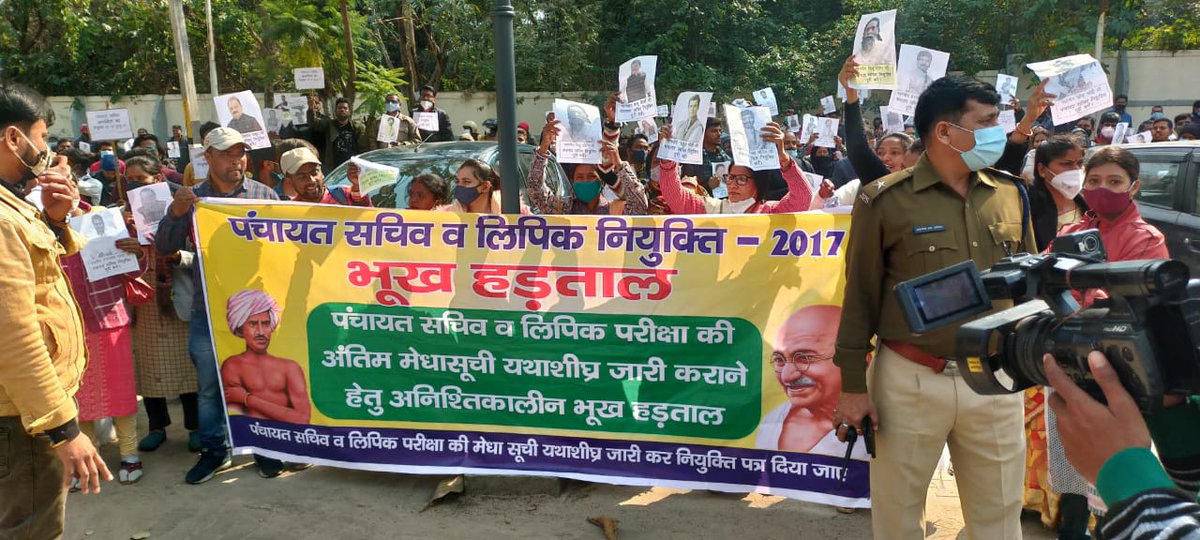 <a href="/HemantSorenJMM/">Hemant Soren</a> <a href="/Alamgircongress/">Alamgir Alam</a> @Jagarnathji_mla   जब jpsc के नियमावली में गड़बड़ी होने के बावजूद हाई कोर्ट से (पीटी ) का रिज़ल्ट निकालने का अनुमति मांगा जा रहा है, तो आखिर पंचायत सचिव नियुक्ति को क्यों पुरा नहीं किया जा रहा है। आप सब से आग्रह है की हमारी नियुक्ति पूरी करें।