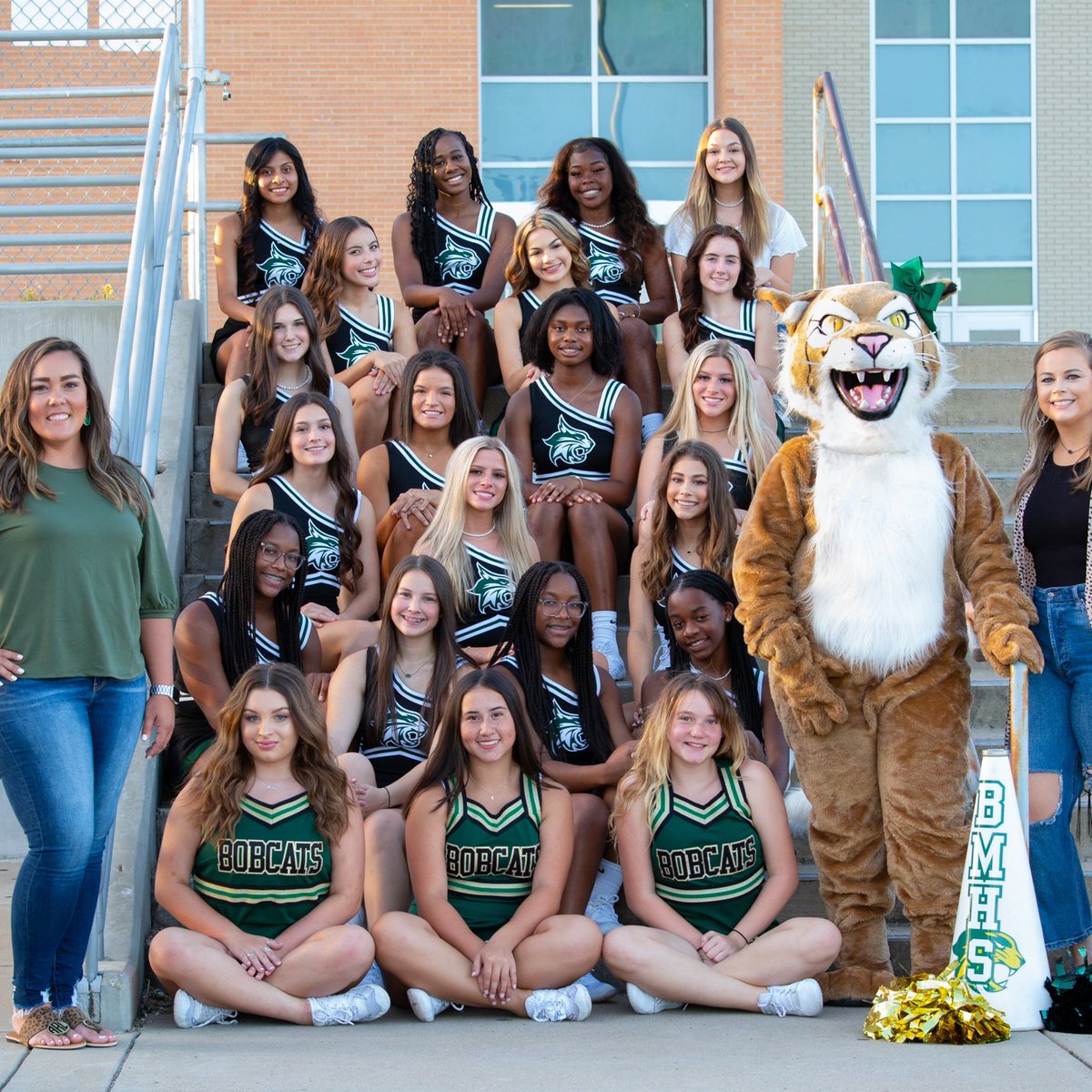 CheerBMHS's tweet photo. #NewProfilePic https://t.co/Me71iCYuoB