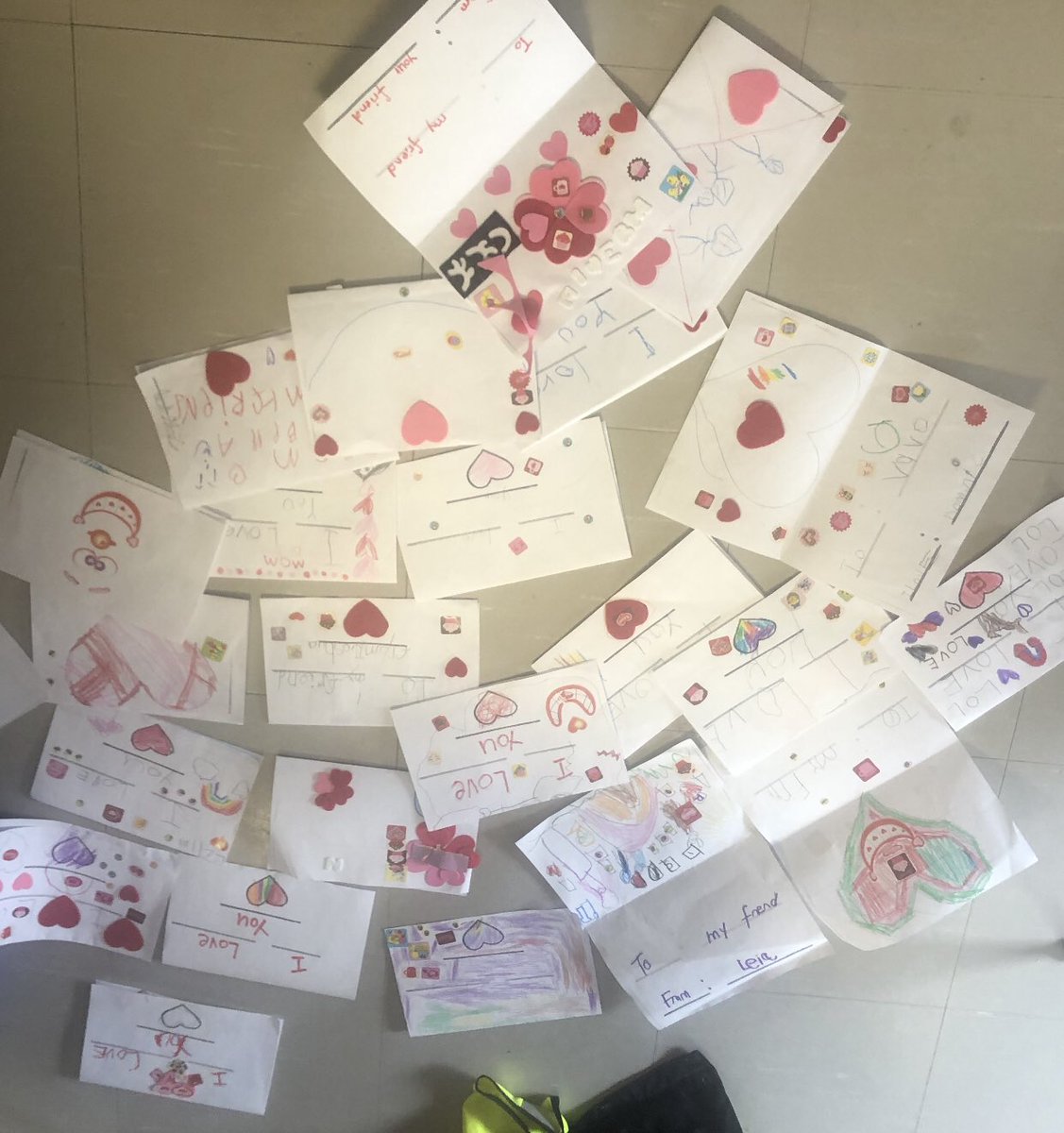 spiteri_mrs's tweet photo. #FDKs @edmund_st are spreading the โค๏ธLOVEโค๏ธby making Valentine cards & colourful sketches & designs for seniors living in a local retirement home-Camilla Sienna Senior Living.
Let all that you do be done in love. - 1 Corinthians 16:14
@Carreiro_Mrs
@MrsWCorreia
#ValentinesDay https://t.co/Av8E5euysS