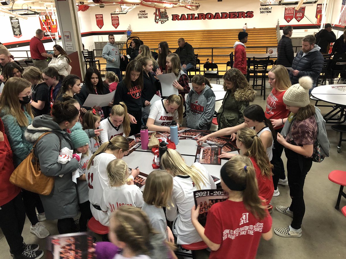 AltoonaGBB's tweet photo. ❤️🚂🏀Altoona Front Court Youth Night AND a 50-36 Middle Border Win?! GREAT Night in the Roundhouse! #WeDefineUs #ALLin #RelationshipsMatter https://t.co/LTK3VQKJ3i