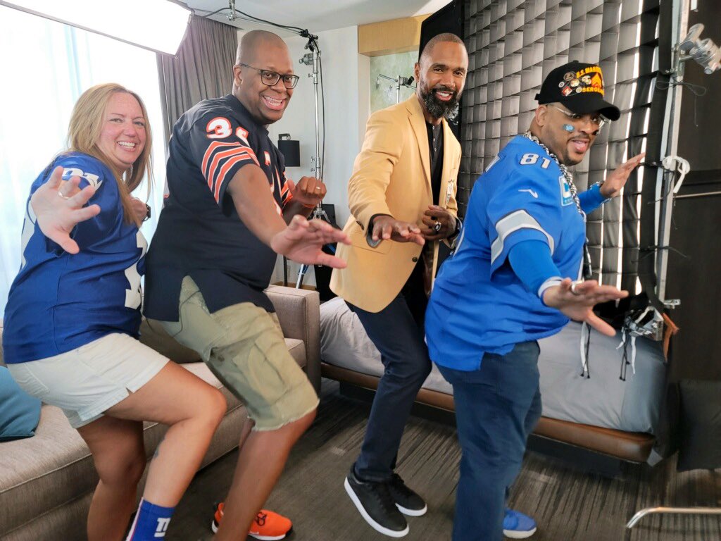 Terence_M_Young's tweet image. Bears Twitter, WE. DID. IT.
I’m almost as speechless right now as I was when Mike Singletary surprised me at Soldier Field to let me know I was nominated for the Ford Hall of Fans.
Today was THE day. I was selected into the Ford Hall of Fans Class of 2022!
Thank You! 🐻⬇️