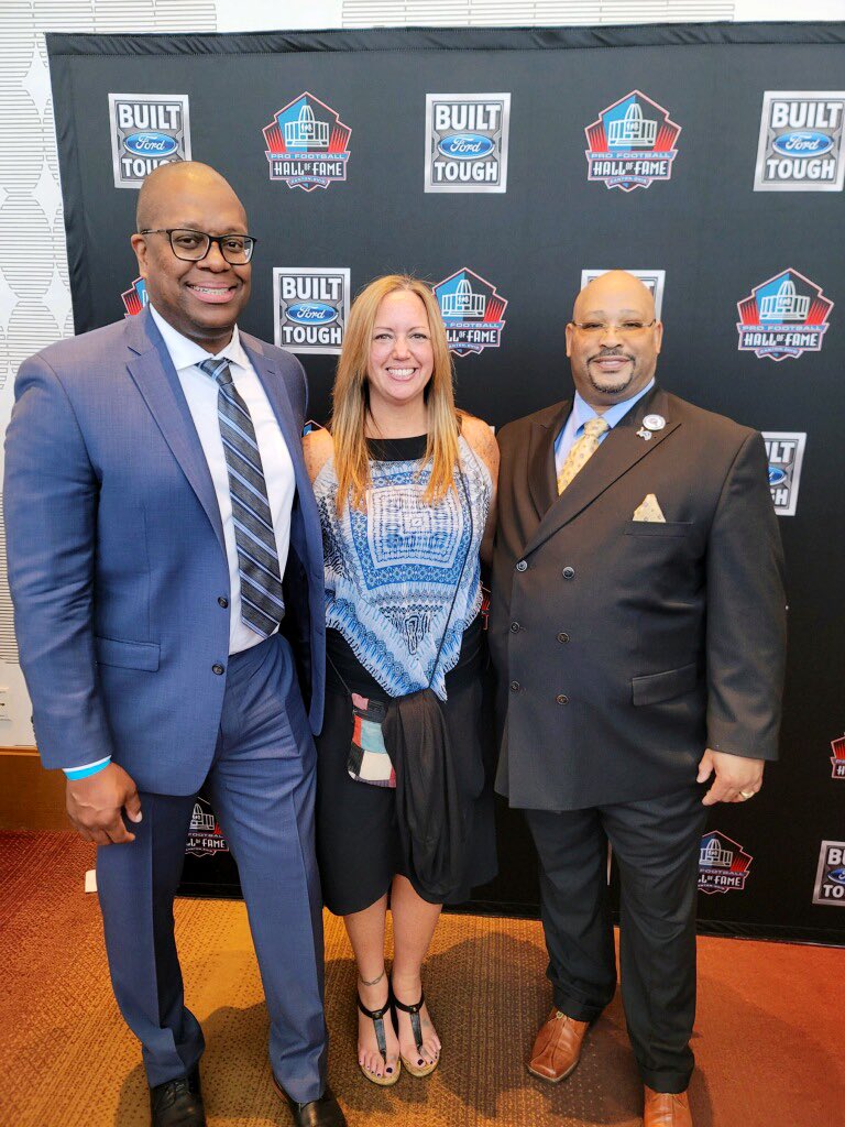 Terence_M_Young's tweet image. Bears Twitter, WE. DID. IT.
I’m almost as speechless right now as I was when Mike Singletary surprised me at Soldier Field to let me know I was nominated for the Ford Hall of Fans.
Today was THE day. I was selected into the Ford Hall of Fans Class of 2022!
Thank You! 🐻⬇️