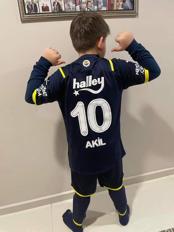 AkilEmir's tweet photo. 10 yaşına da girmedik demeyiz artık...🪅🎂🪕 https://t.co/f4edHQV4eI