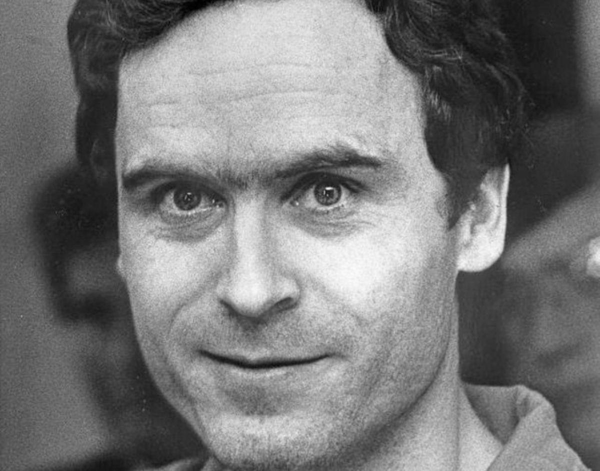 [Vie de #criminel]  ►Ted Bundy, le #tueur en #série qui a horrifié les États-Unis
Avec pas moins de 36 assassinats répertoriés, il incarne le visage « démoniaque » de l’humain.
lemondedelasecurite.fr/publication/68…
#serialkiller #tedbundy #usa #lemondedelasecurite