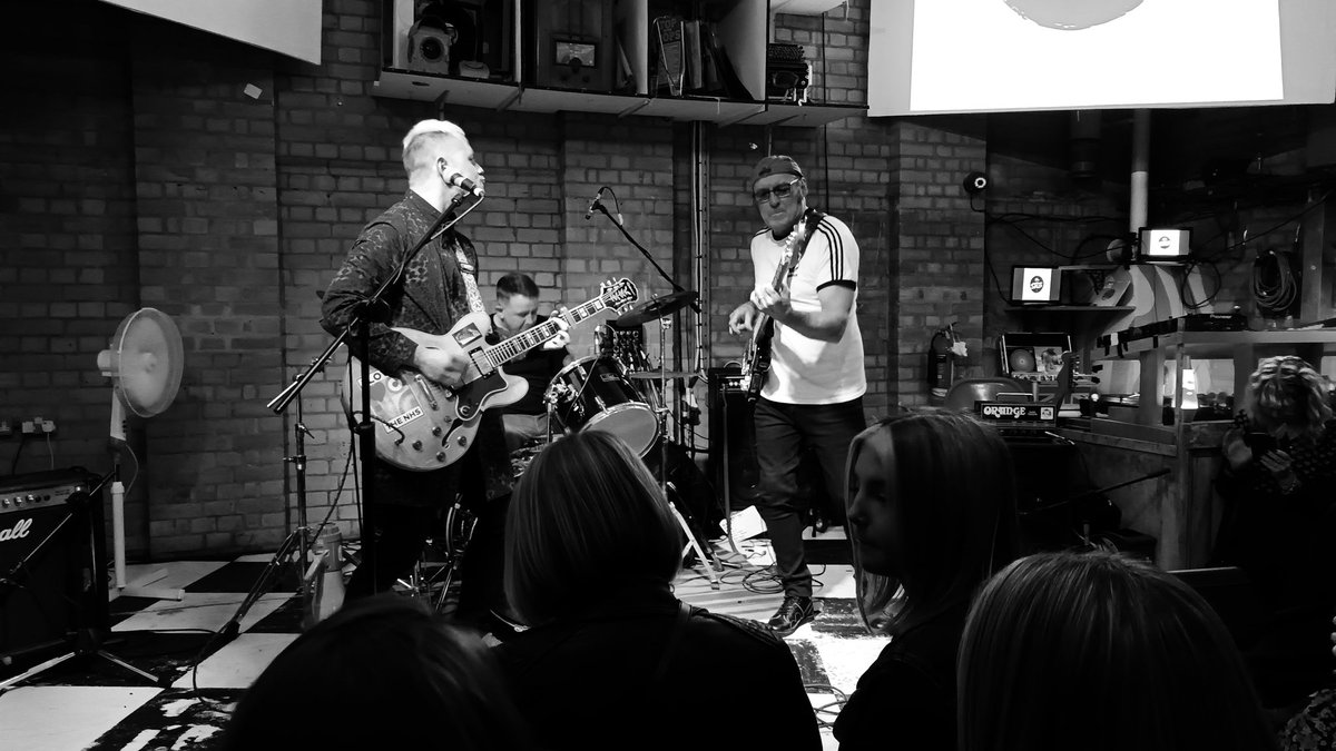 stevewba10's tweet photo. Absolutely top draw of a night watching the @MusicSrb album launch @thenightowlbham. Great to see so many friends again. 

@DanHutch72 @nwhutchins @hutchins_louise @sarahj_874 @ChrisGiles1969 @ClareWitt20 @stiffkingshurst 
Ps, my head hurts this morning! https://t.co/TiW5QQZijf
